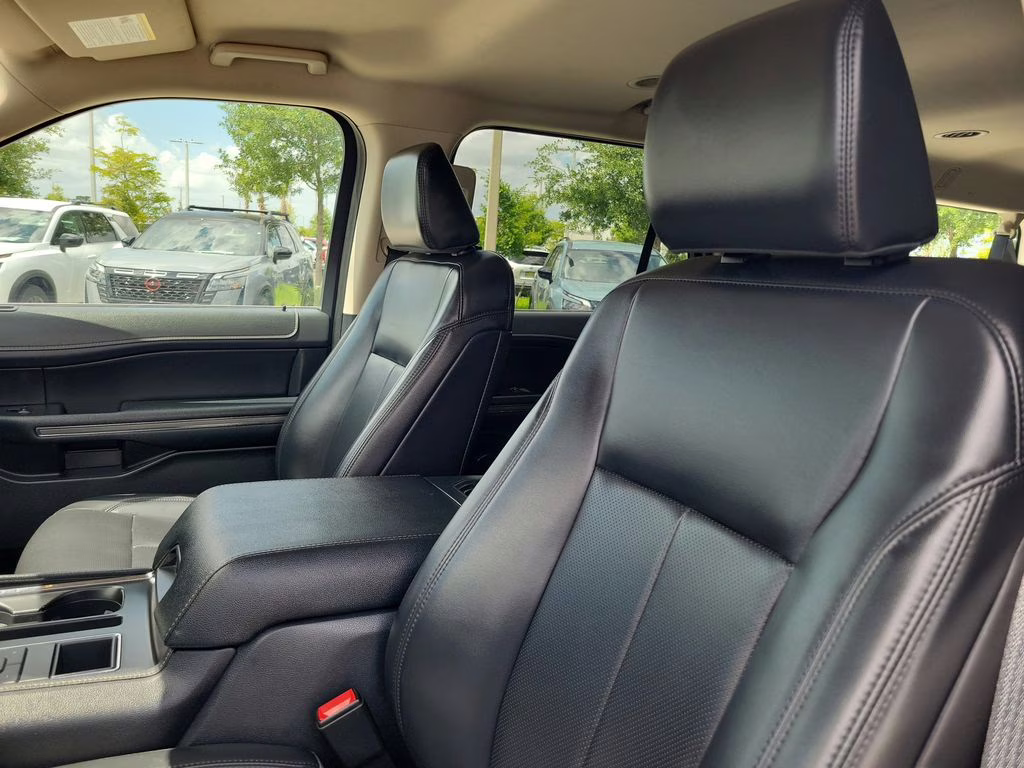 2024 Silver Metallic Ford Expedition Max XLT RWD SUV