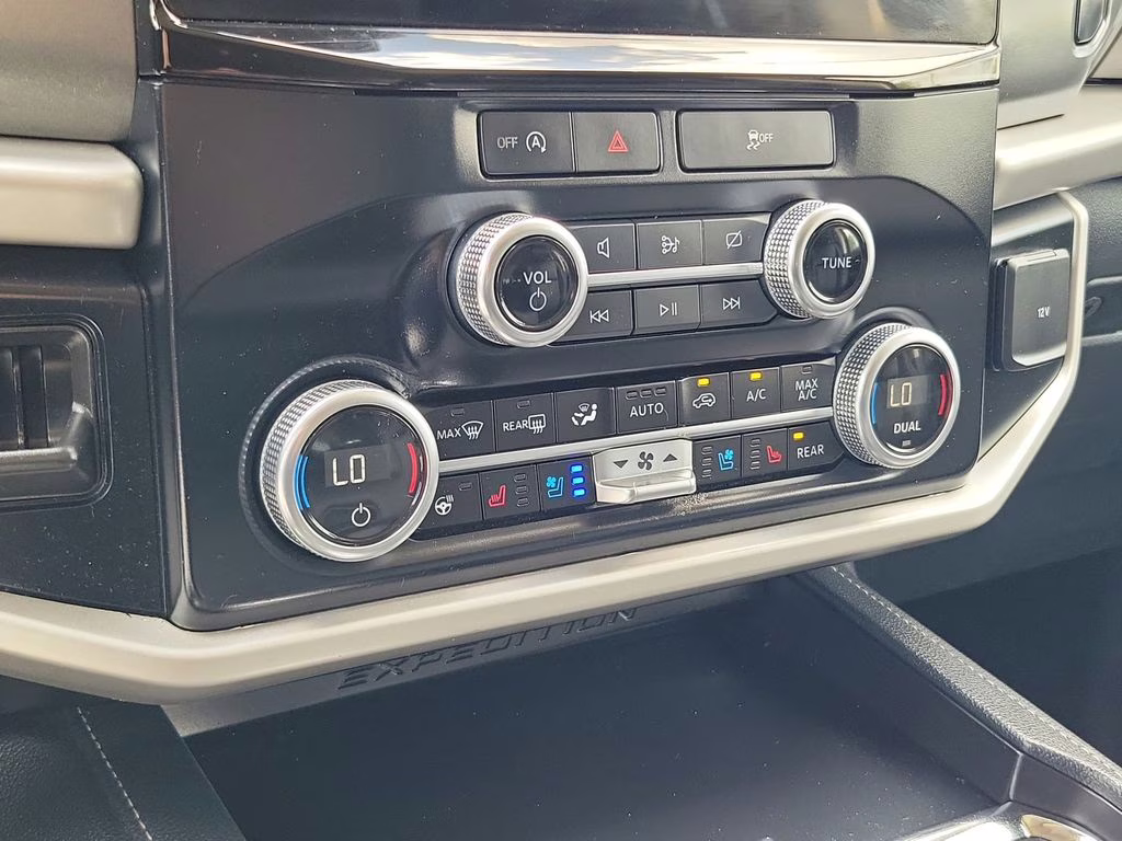 2024 Silver Metallic Ford Expedition Max XLT RWD SUV