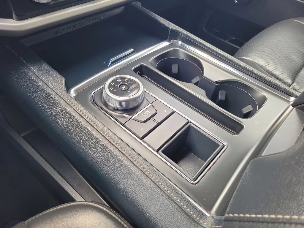 2024 Silver Metallic Ford Expedition Max XLT RWD SUV