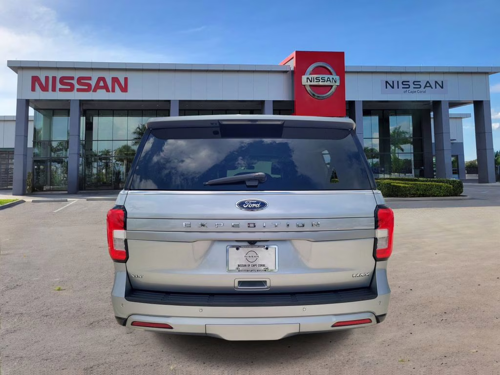 2024 Silver Metallic Ford Expedition Max XLT RWD SUV