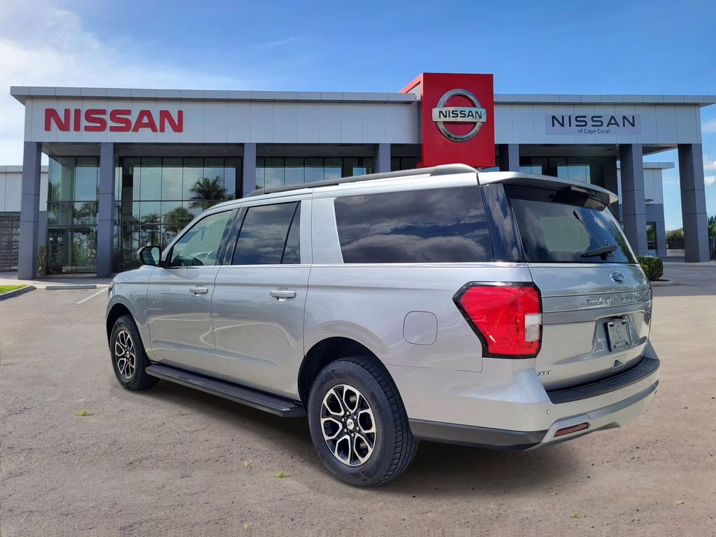 2024 Silver Metallic Ford Expedition Max XLT RWD SUV