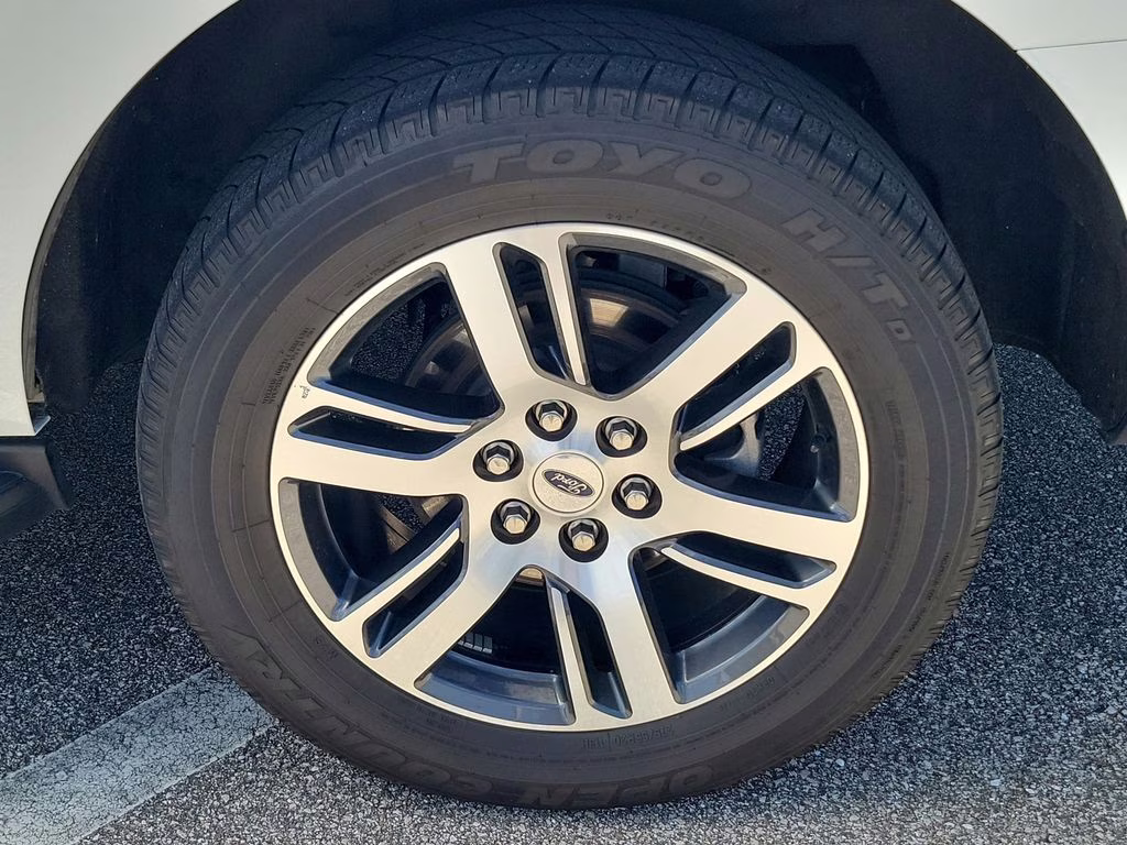 2024 Oxford White Ford Expedition Limited 4X4 SUV