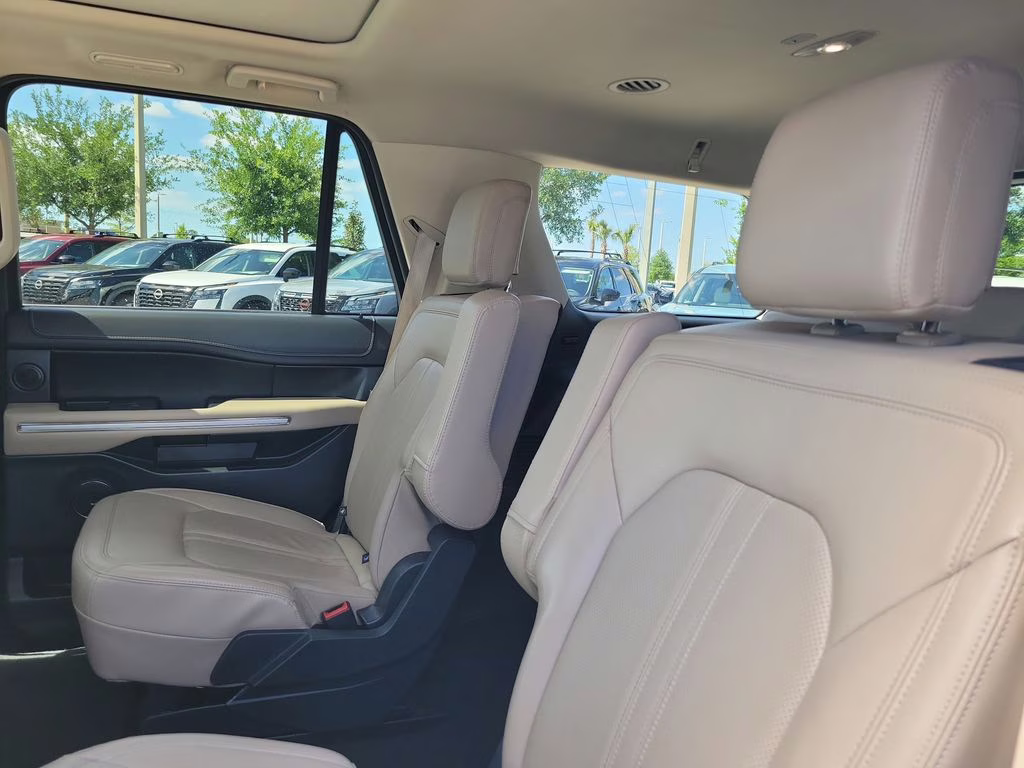 2024 Oxford White Ford Expedition Limited 4X4 SUV