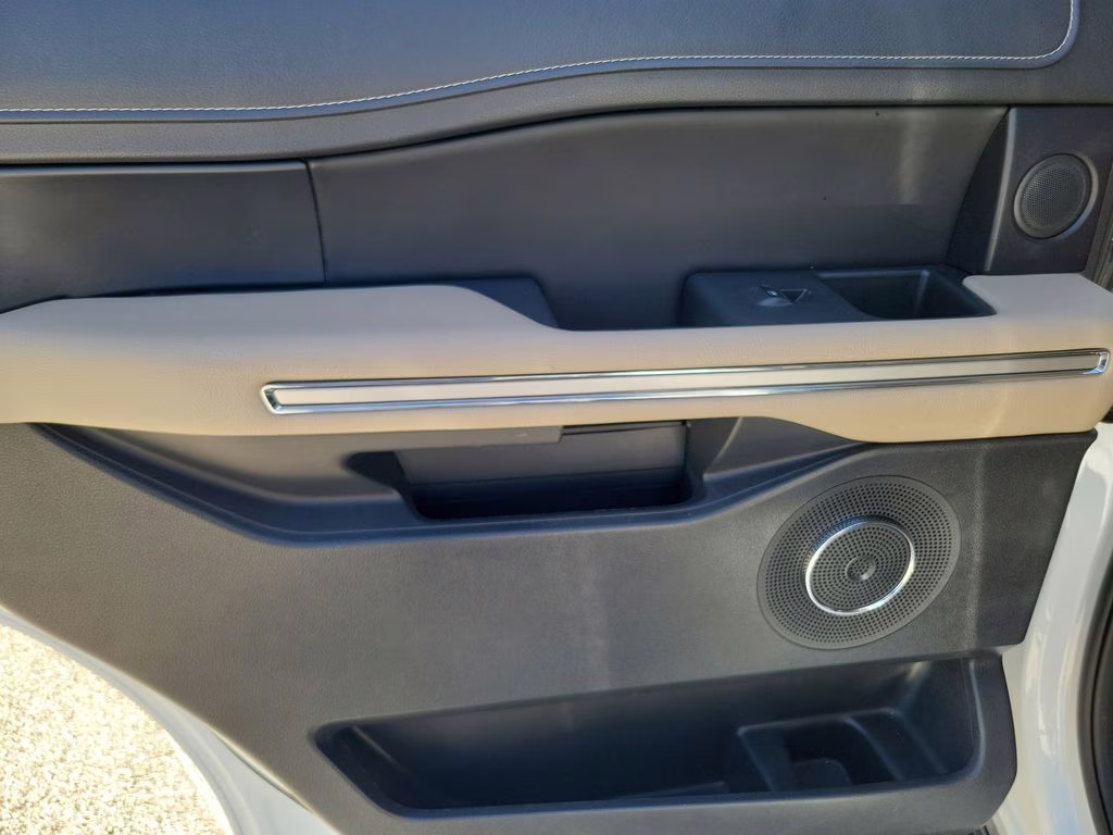 2024 Oxford White Ford Expedition Limited 4X4 SUV