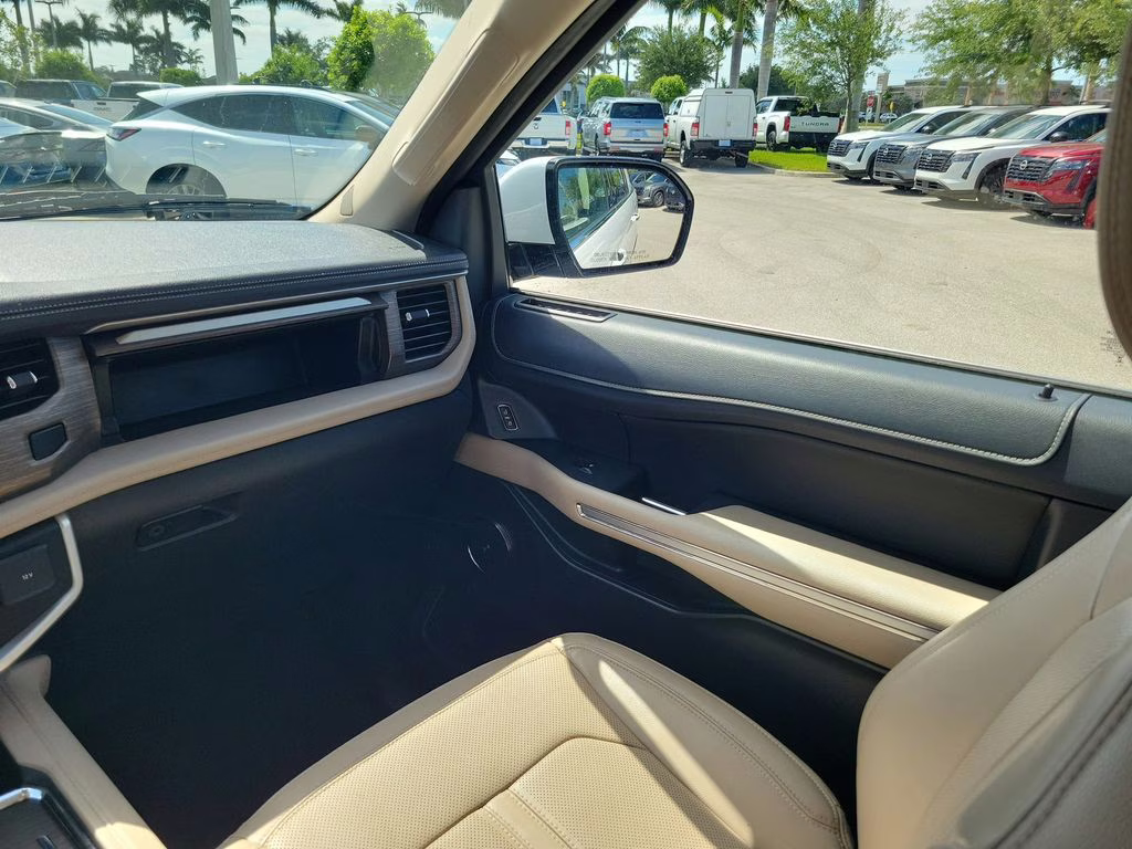 2024 Oxford White Ford Expedition Limited 4X4 SUV