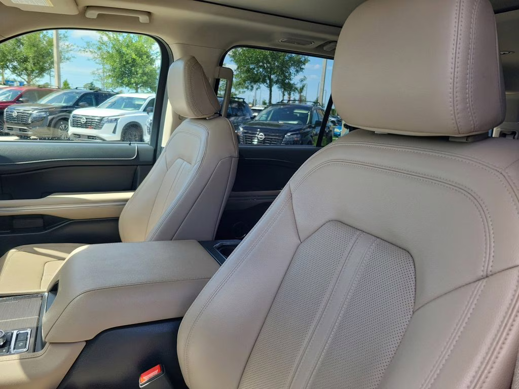 2024 Oxford White Ford Expedition Limited 4X4 SUV
