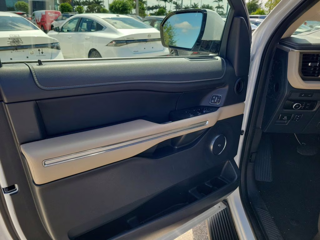 2024 Oxford White Ford Expedition Limited 4X4 SUV