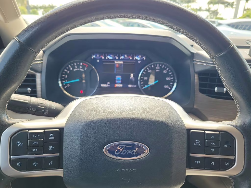 2024 Oxford White Ford Expedition Limited 4X4 SUV