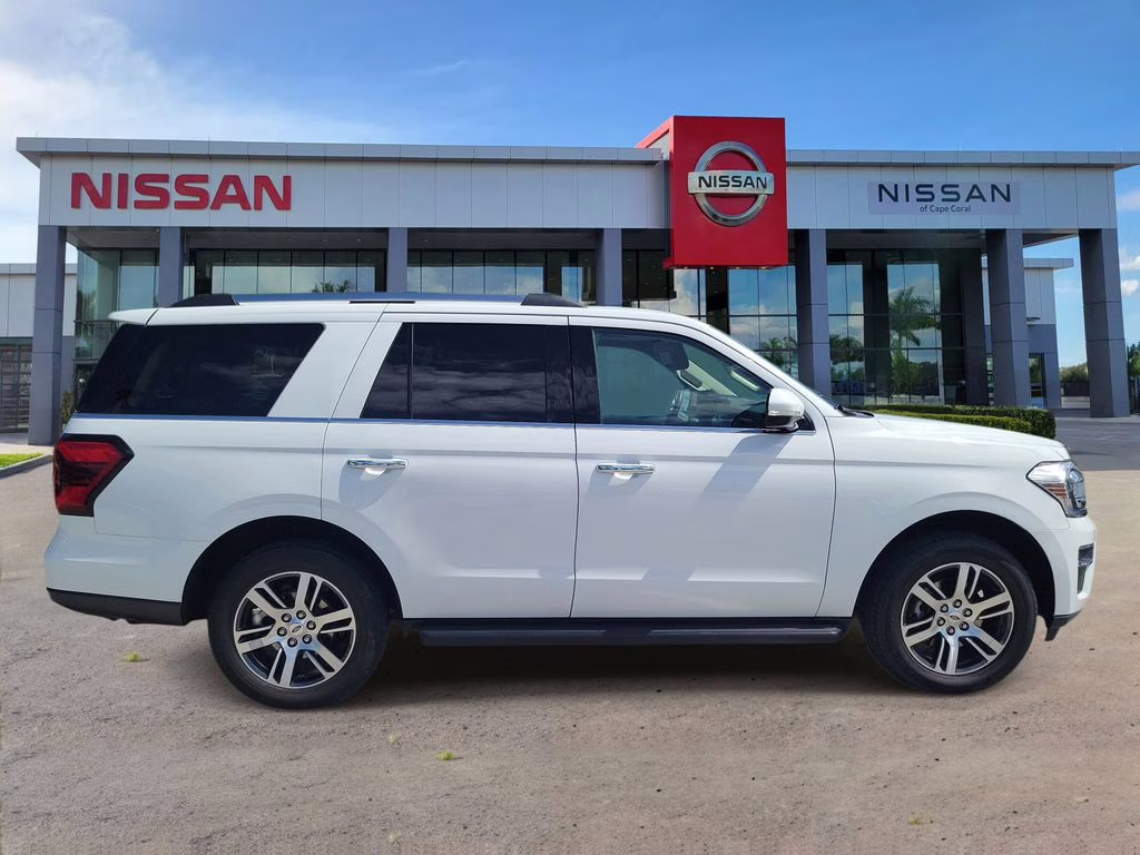 2024 Oxford White Ford Expedition Limited 4X4 SUV