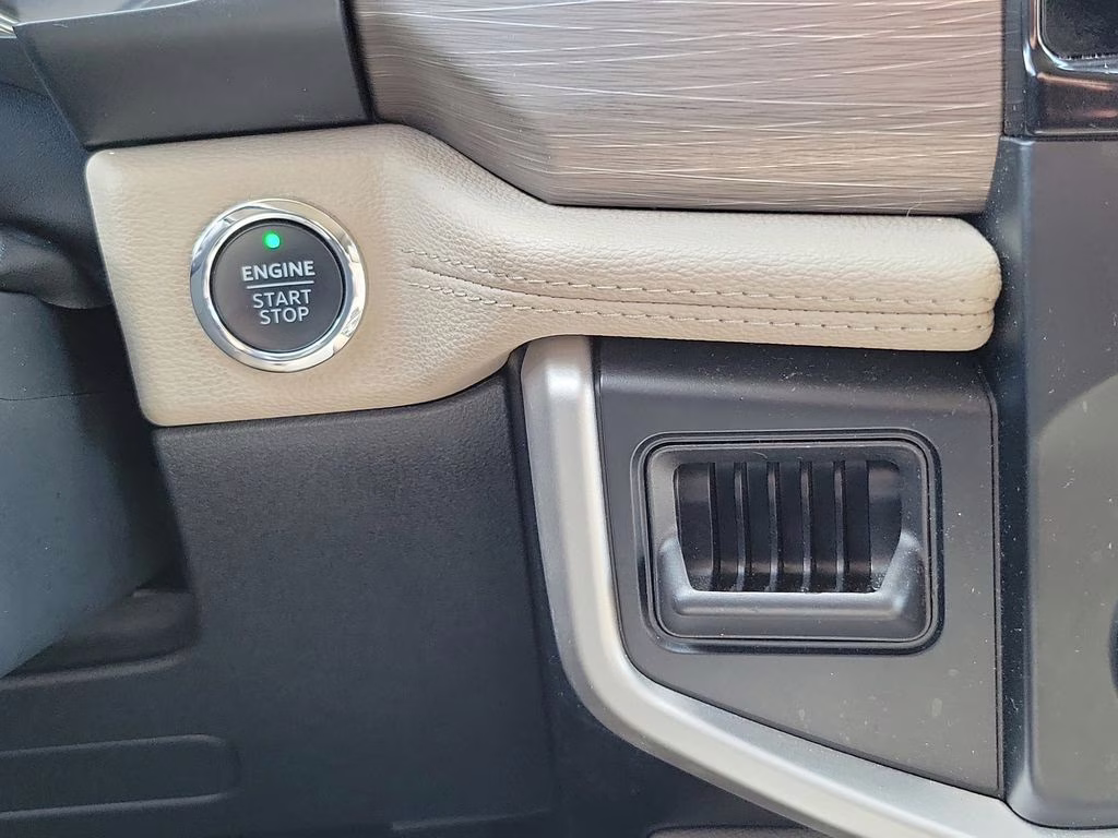 2024 Oxford White Ford Expedition Limited 4X4 SUV