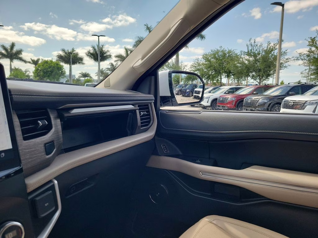 2024 Oxford White Ford Expedition Limited 4X4 SUV