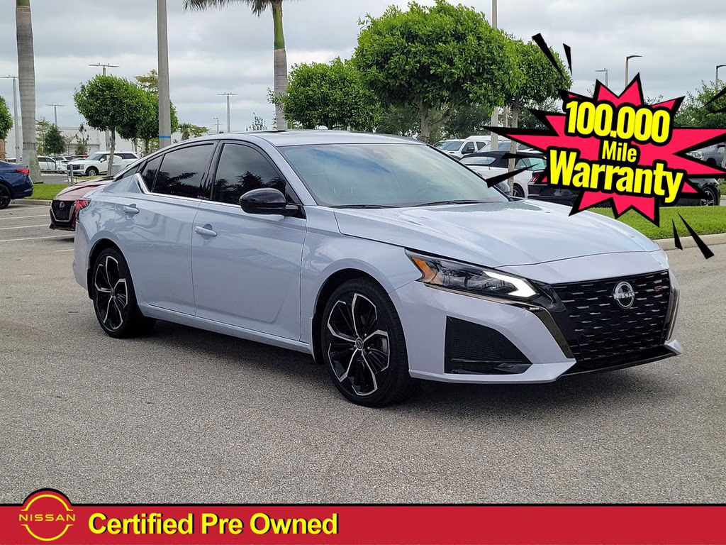 2023 Pearl Nissan Altima 2.5 SR FWD Sedan