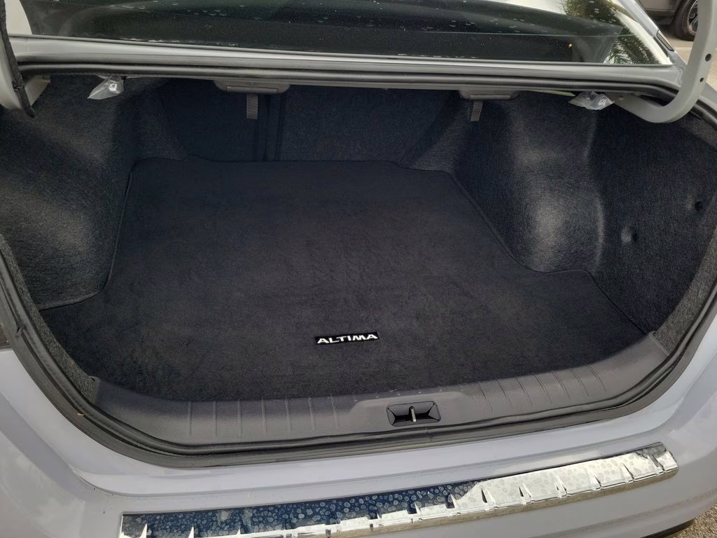 2023 Pearl Nissan Altima 2.5 SR FWD Sedan