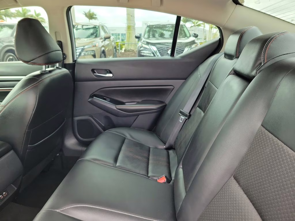 2023 Pearl Nissan Altima 2.5 SR FWD Sedan