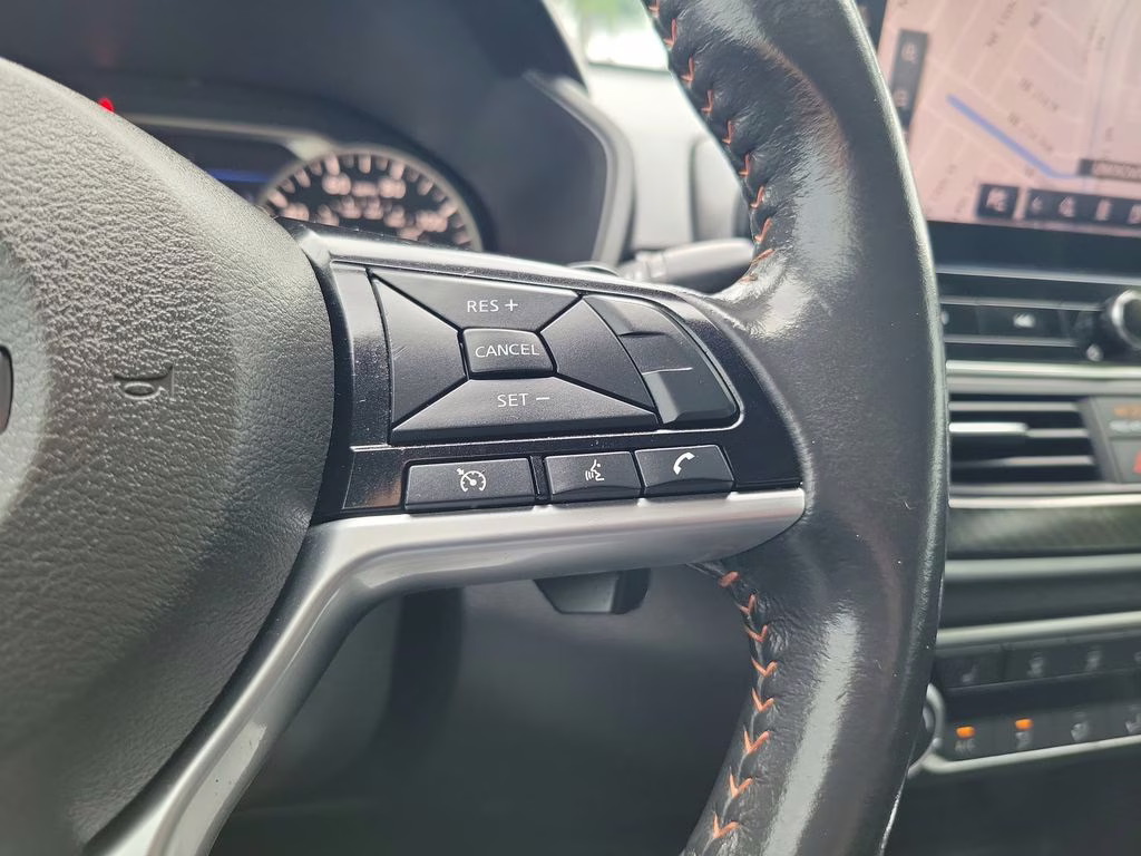 2023 Pearl Nissan Altima 2.5 SR FWD Sedan