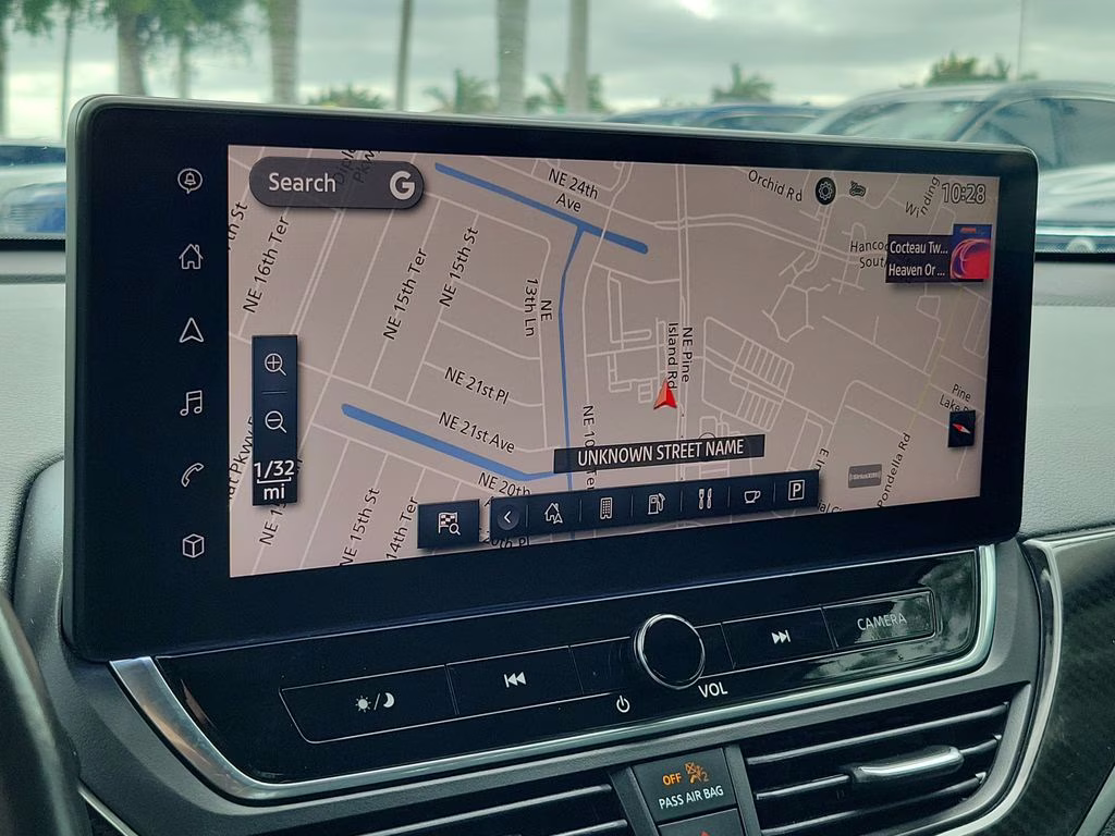 2023 Pearl Nissan Altima 2.5 SR FWD Sedan