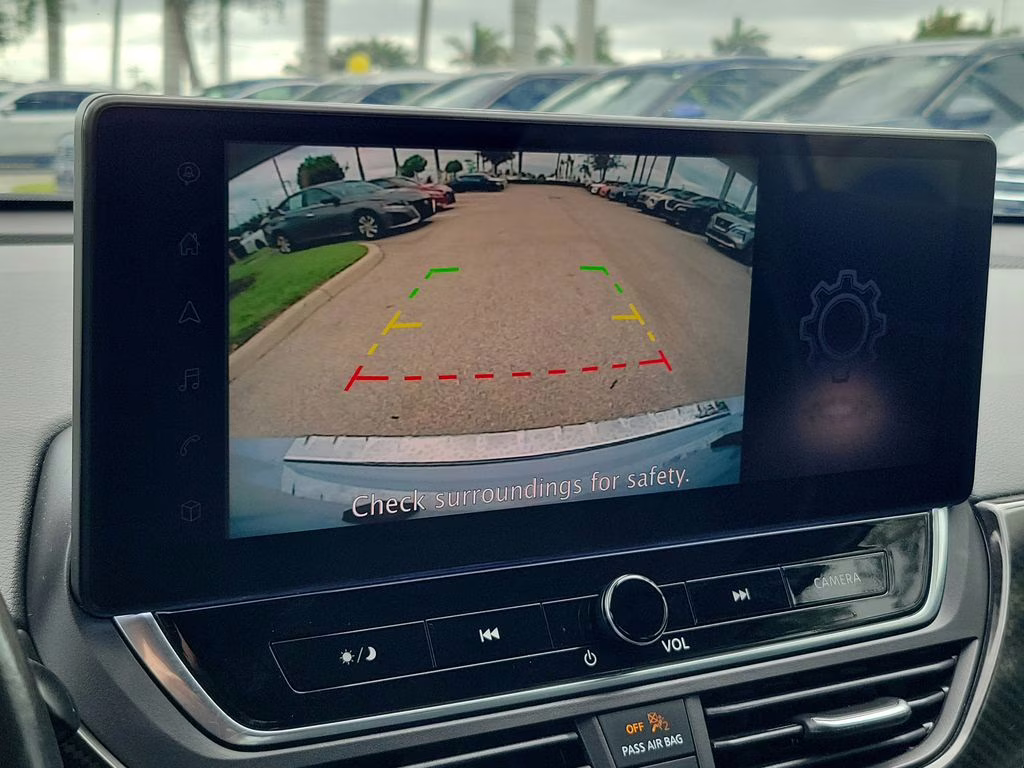 2023 Pearl Nissan Altima 2.5 SR FWD Sedan