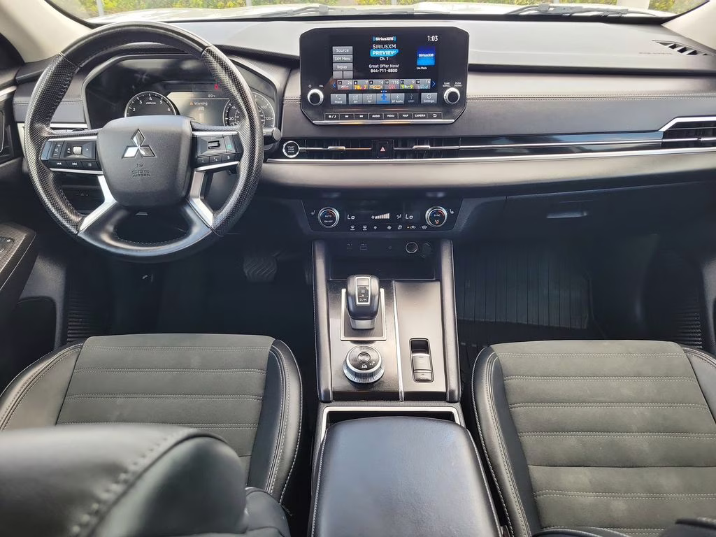 2024 Alloy Silver Metallic/Black Roof Mitsubishi Outlander SE AWD SUV