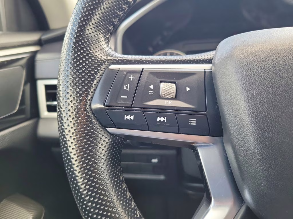 2024 Alloy Silver Metallic/Black Roof Mitsubishi Outlander SE AWD SUV