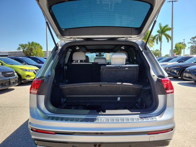 2021 Silver Metallic Volkswagen Tiguan 2.0T SE R-Line Black FWD SUV