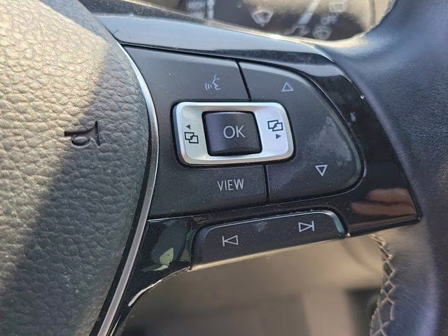 2021 Silver Metallic Volkswagen Tiguan 2.0T SE R-Line Black FWD SUV