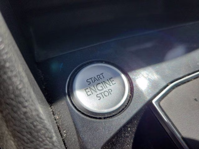 2021 Silver Metallic Volkswagen Tiguan 2.0T SE R-Line Black FWD SUV