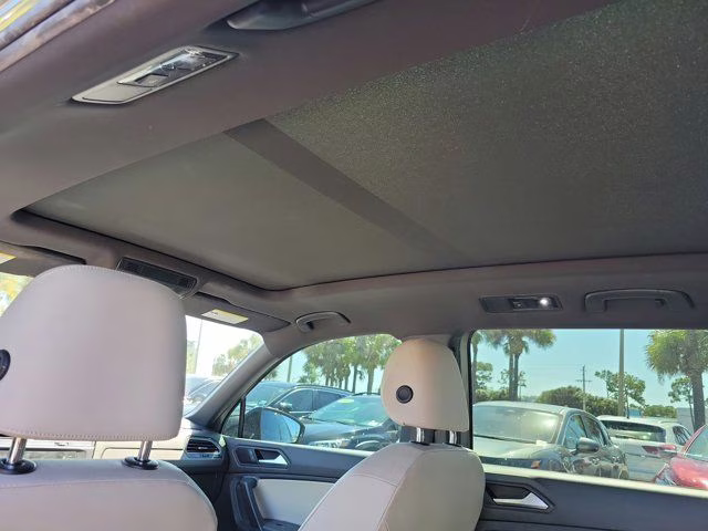 2021 Silver Metallic Volkswagen Tiguan 2.0T SE R-Line Black FWD SUV