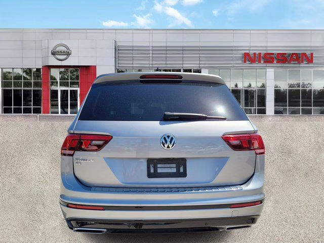 2021 Silver Metallic Volkswagen Tiguan 2.0T SE R-Line Black FWD SUV