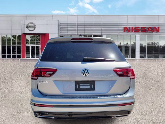 2021 Silver Metallic Volkswagen Tiguan 2.0T SE R-Line Black FWD SUV