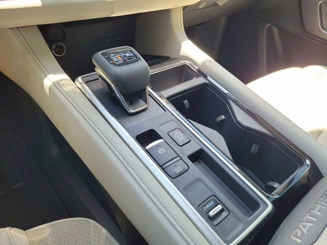 2026 Everest White Pearl Tricoat Nissan Pathfinder SL FWD SUV
