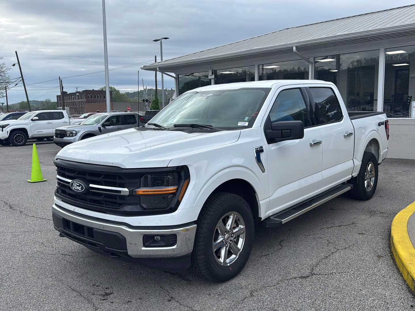 2025 Oxford White Ford F-150 XLT 4X4 Truck