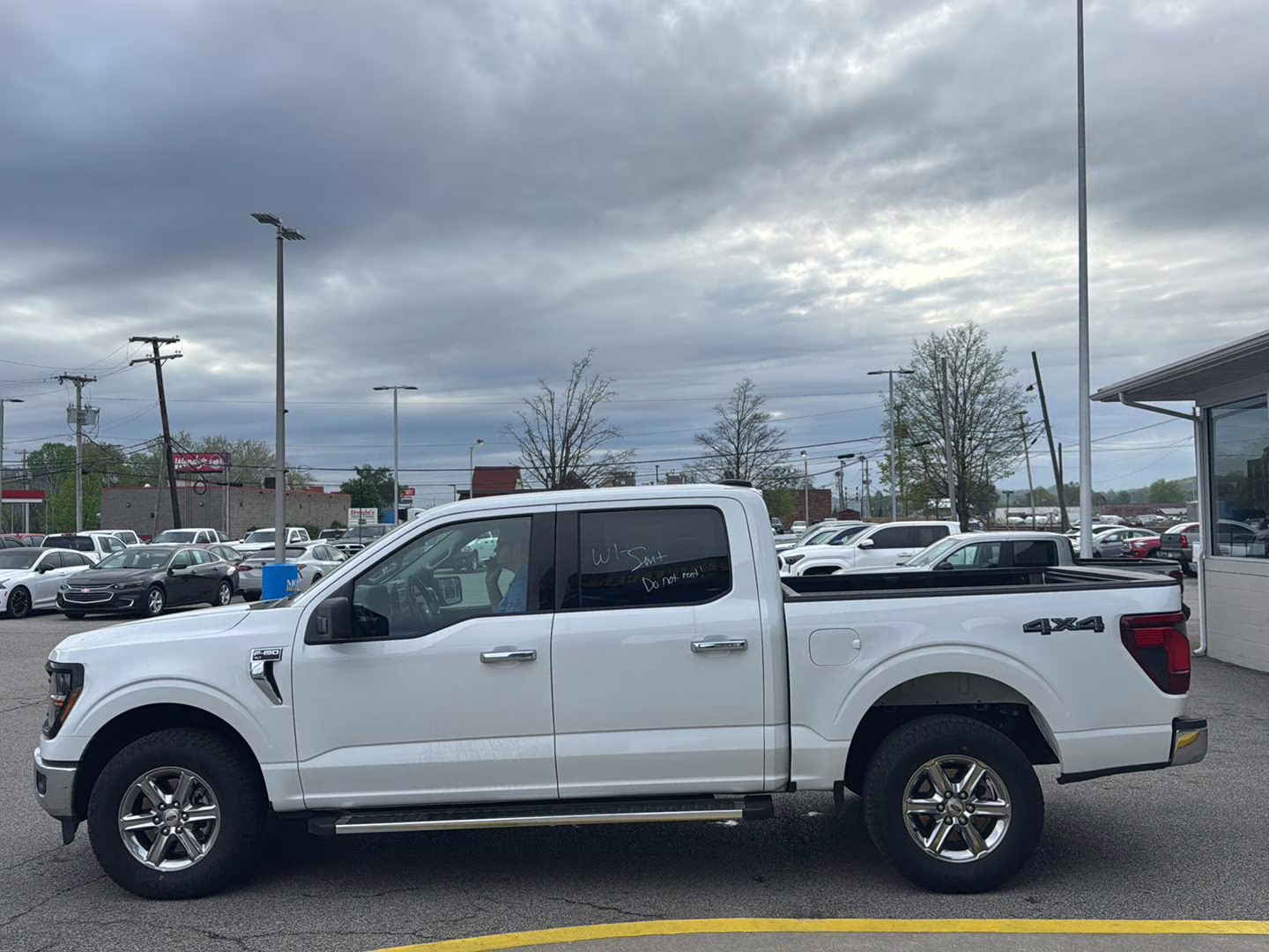 2025 Oxford White Ford F-150 XLT 4X4 Truck
