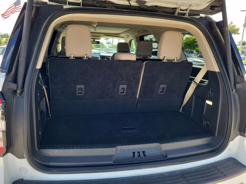 2024 Oxford White Ford Expedition Limited 4X4 SUV
