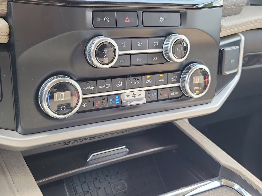 2024 Oxford White Ford Expedition Limited 4X4 SUV