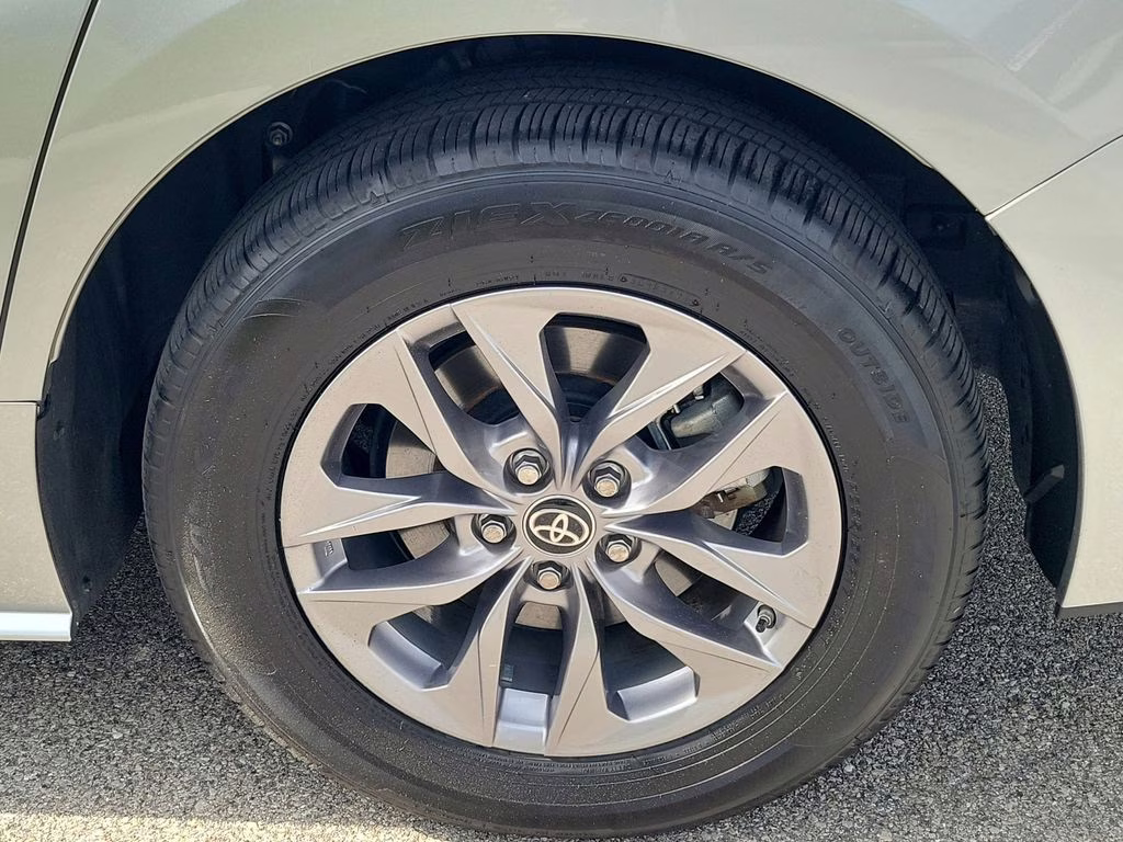 2025 Celestial Silver Metallic Toyota Sienna XLE FWD Van