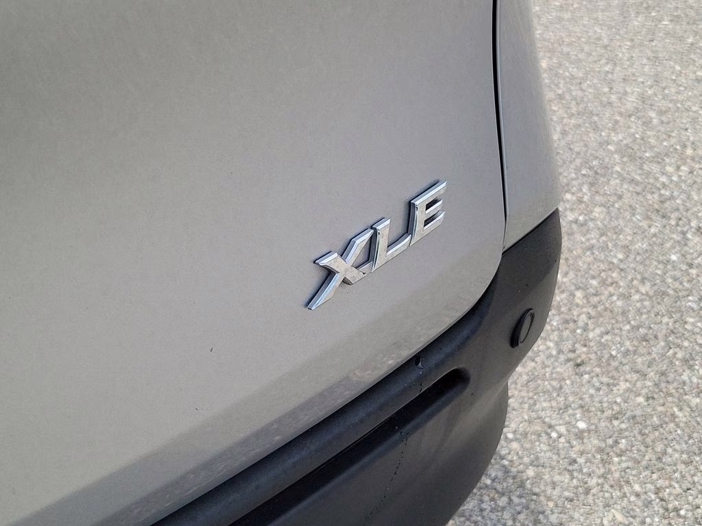 2025 Celestial Silver Metallic Toyota Sienna XLE FWD Van