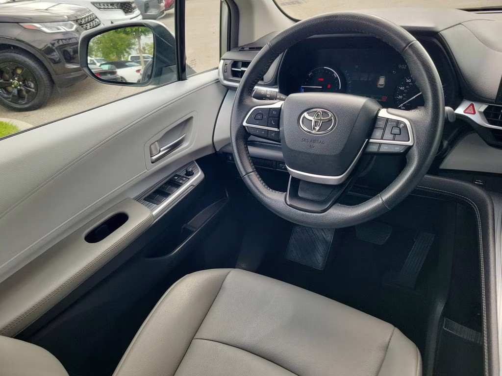 2025 Celestial Silver Metallic Toyota Sienna XLE FWD Van