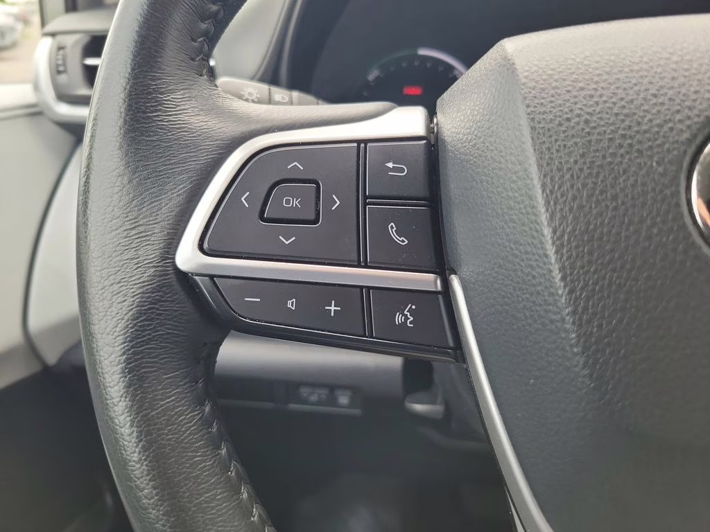 2025 Celestial Silver Metallic Toyota Sienna XLE FWD Van