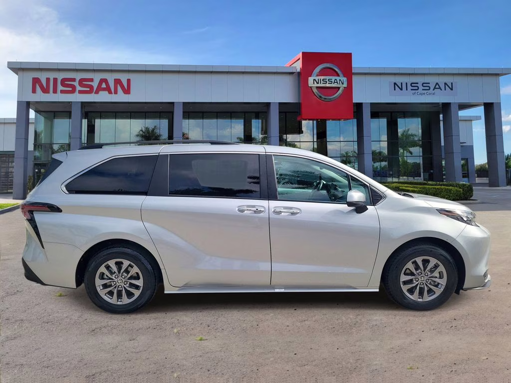 2025 Celestial Silver Metallic Toyota Sienna XLE FWD Van