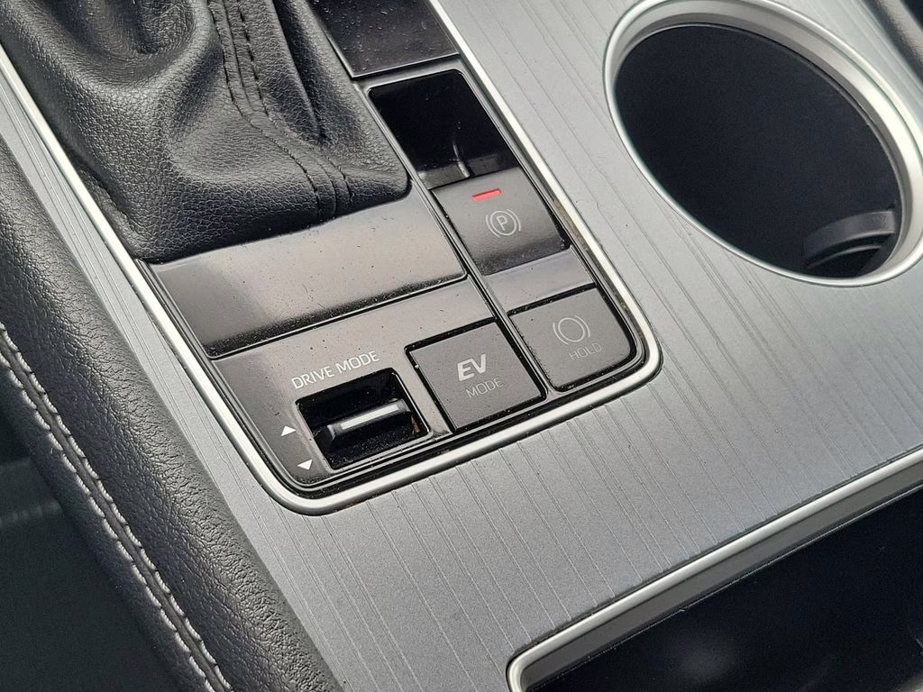 2025 Celestial Silver Metallic Toyota Sienna XLE FWD Van