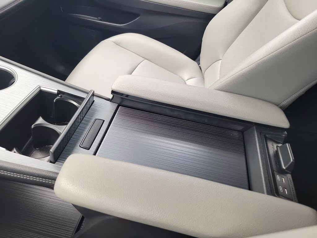 2025 Celestial Silver Metallic Toyota Sienna XLE FWD Van