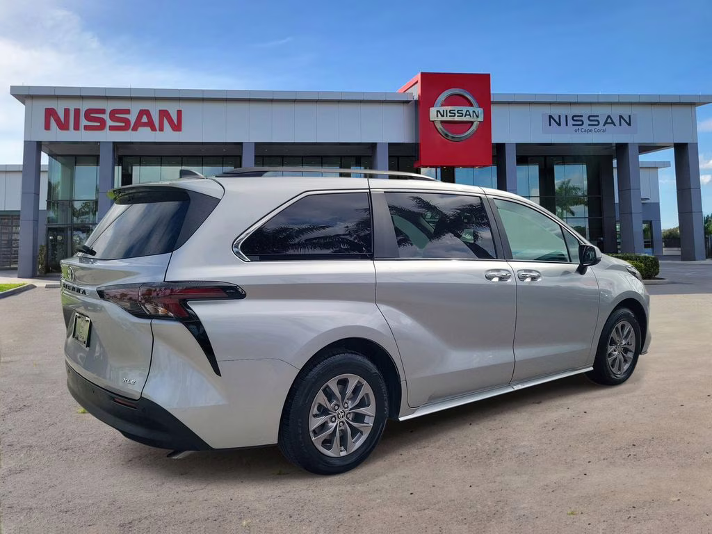 2025 Celestial Silver Metallic Toyota Sienna XLE FWD Van