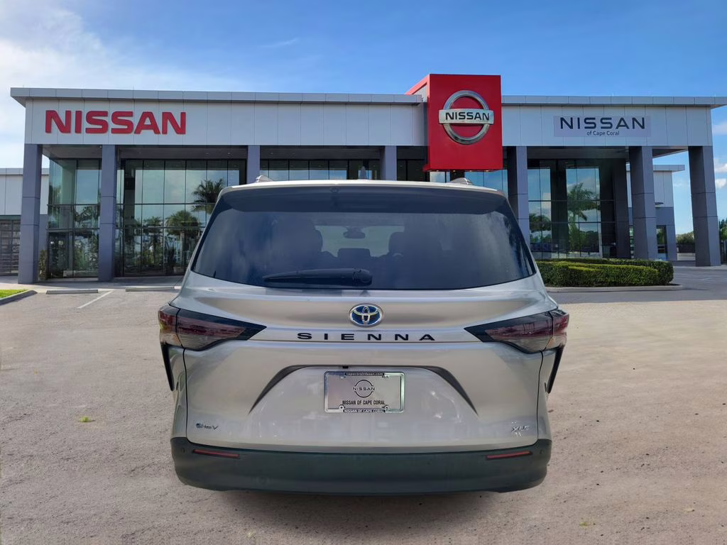 2025 Celestial Silver Metallic Toyota Sienna XLE FWD Van