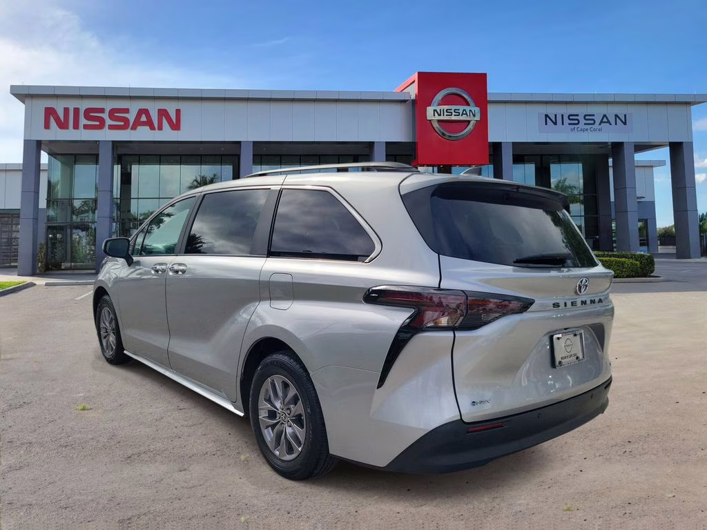2025 Celestial Silver Metallic Toyota Sienna XLE FWD Van