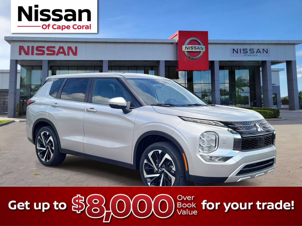 2024 Alloy Silver Metallic/Black Roof Mitsubishi Outlander SE AWD SUV