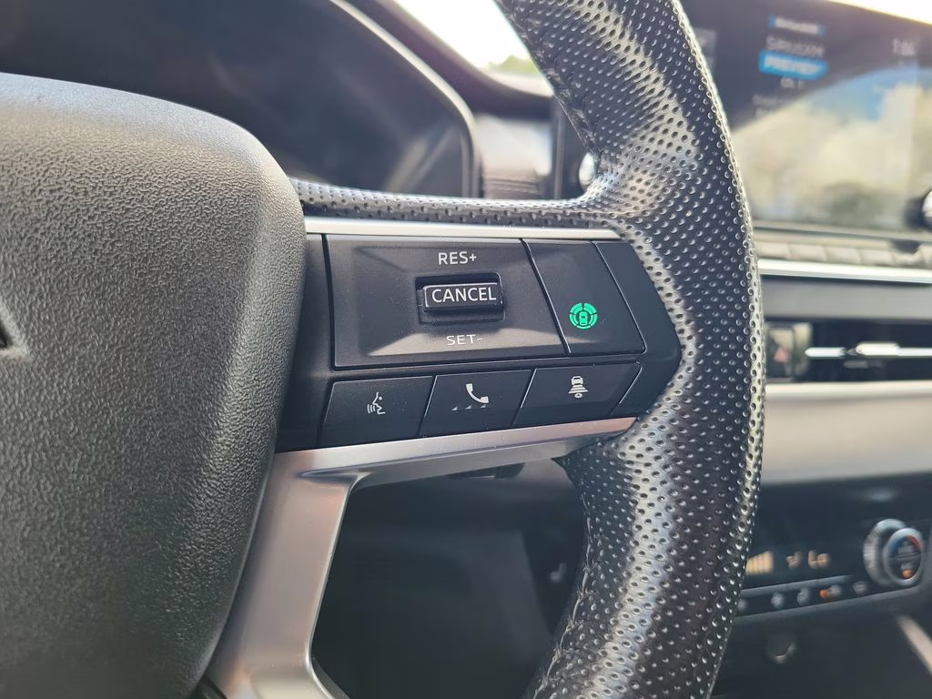 2024 Alloy Silver Metallic/Black Roof Mitsubishi Outlander SE AWD SUV