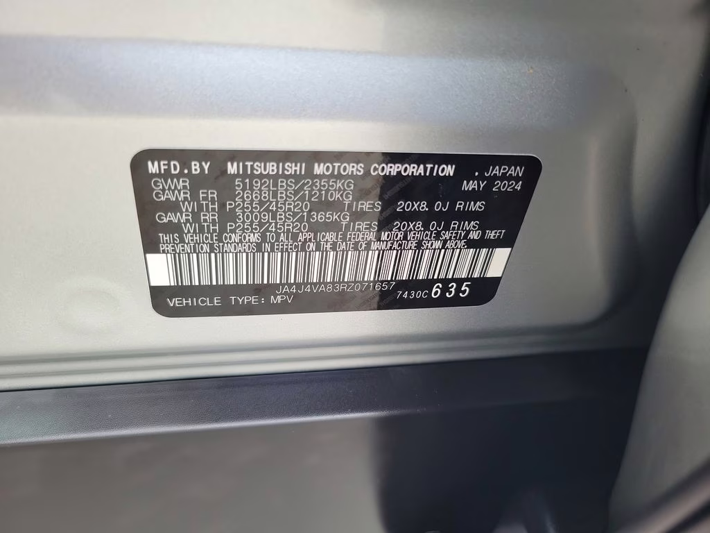 2024 Alloy Silver Metallic/Black Roof Mitsubishi Outlander SE AWD SUV