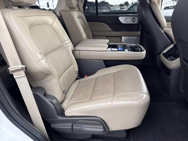 2023 White Metallic Lincoln Navigator Reserve RWD SUV