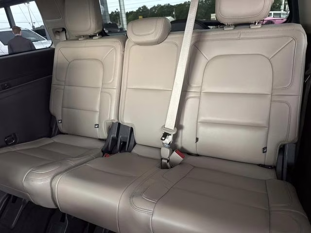 2023 White Metallic Lincoln Navigator Reserve RWD SUV