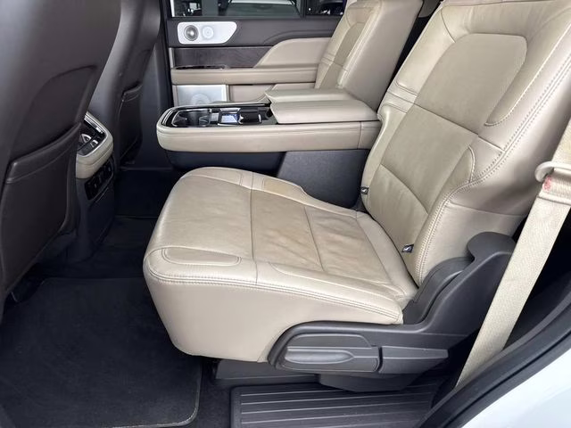 2023 White Metallic Lincoln Navigator Reserve RWD SUV